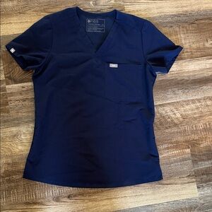 Figs Women's Short Sleeve Scrub Top in Navy